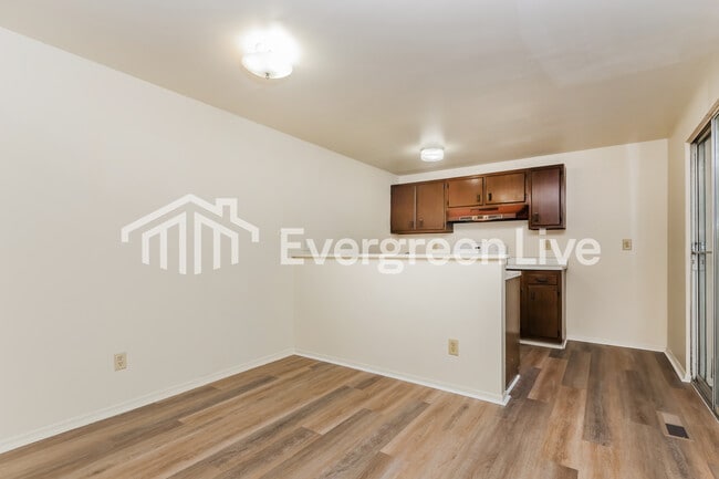 Building Photo - 5989 Chatsworth Dr