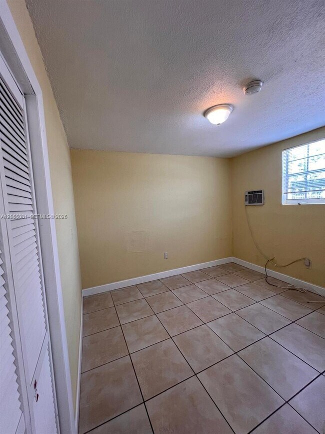 Building Photo - 1625 NW 35th St