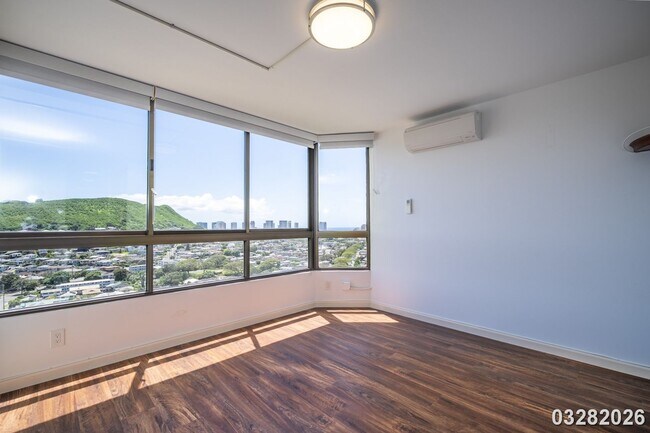 Building Photo - Convenient Honolulu Living – 1 Bedroom with Stunning Views!