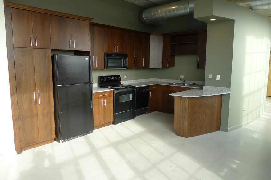 Building Photo - 41 Burroughs St