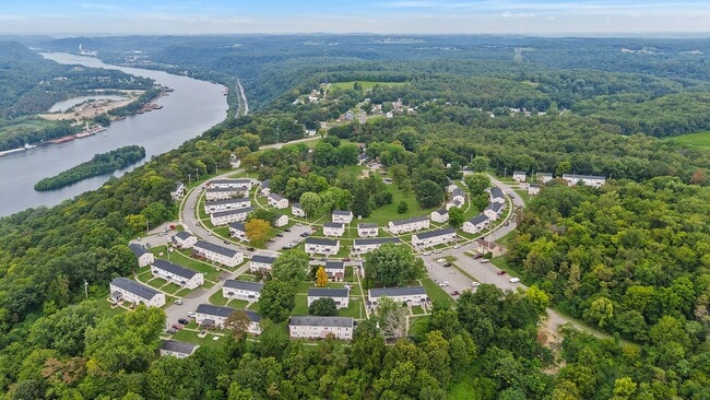 Building Photo - Apply Now: 2 Bedroom Townhouse with Centra...