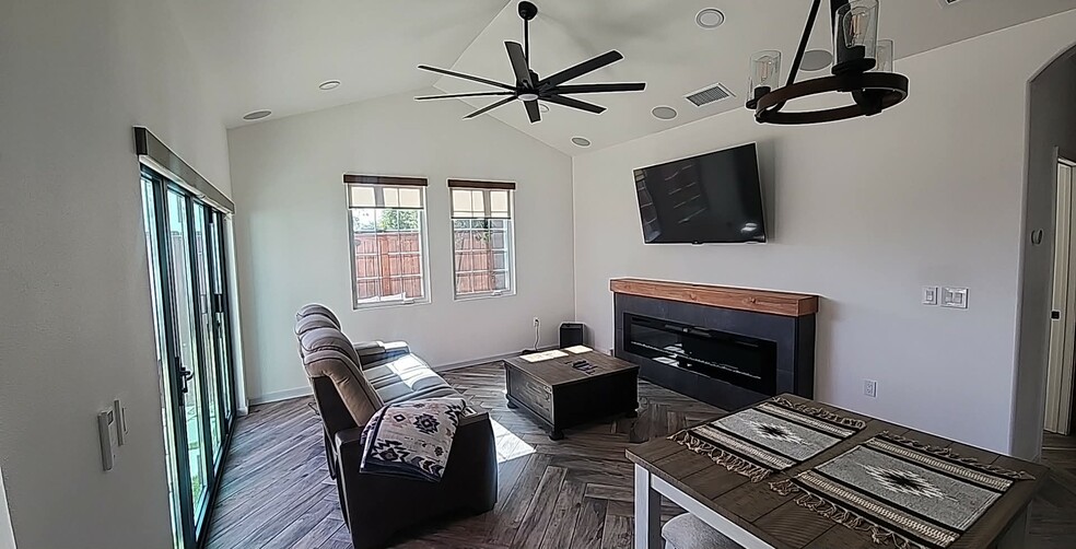 Building Photo - 26371 Helene Dr