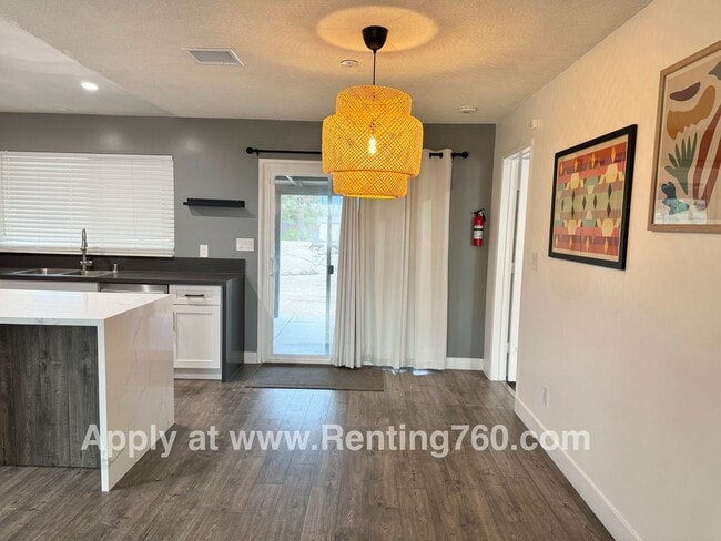 Building Photo - Modern & Updated Home With Solar!
