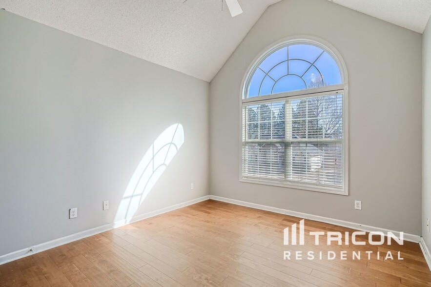 Building Photo - 88 Oliveria Way