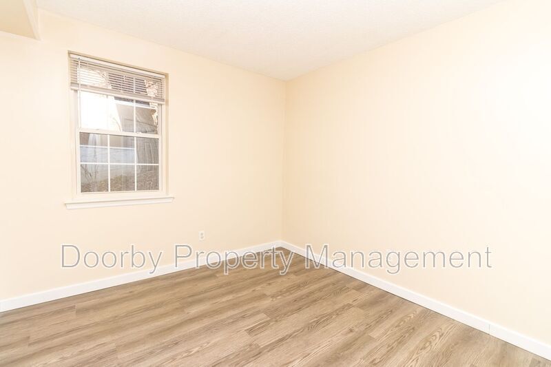 Building Photo - 2425 Ashmore Ave