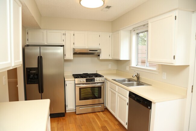 Building Photo - 396 Wynridge Ln