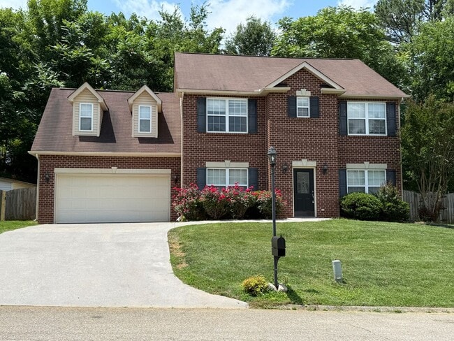 Primary Photo - FARRAGUT: TWO STORY 3 BEDROOM, 2.5 BATH HO...