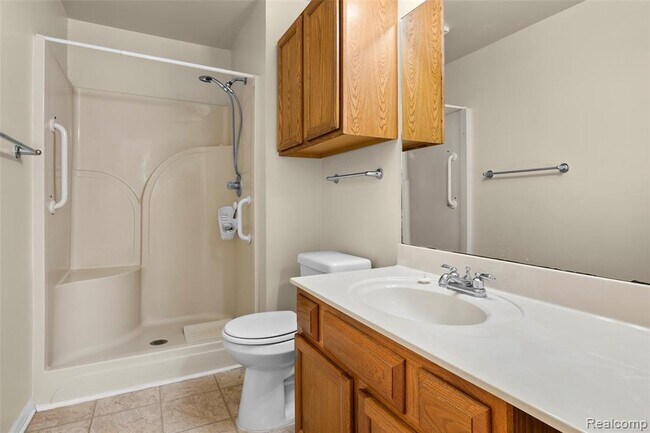 Building Photo - 4911 Oak Hill Dr