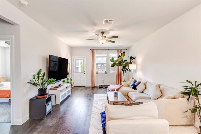 Building Photo - 15805 Oglethorpe Dr