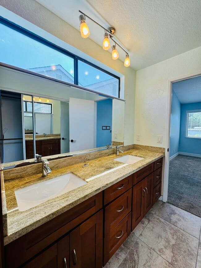 Building Photo - 29869 Ventnor Ct