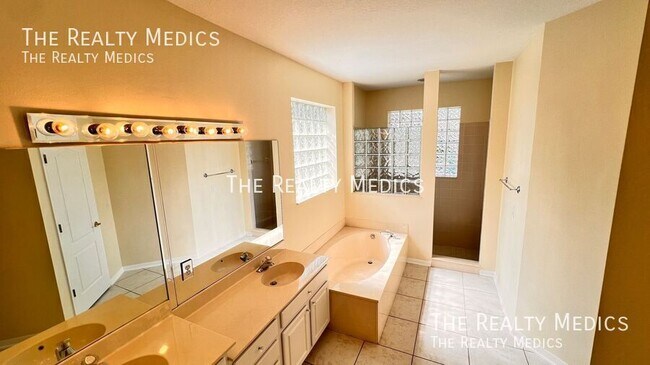Building Photo - 7823 Fernleaf Dr