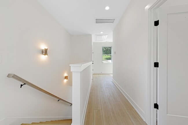 Building Photo - 1008 Fontaine Dr