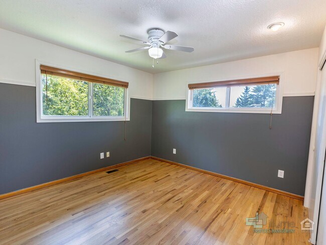 Building Photo - Beautiful 4 Bedroom Home