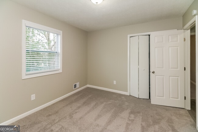 Building Photo - 242 Rountree Rd