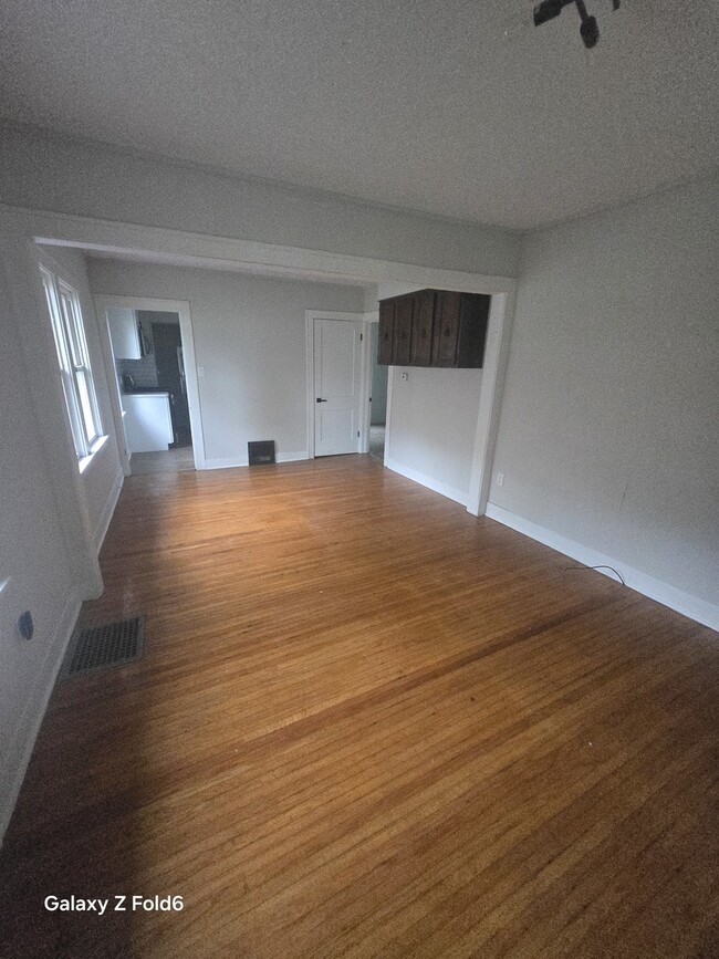 Building Photo - 312 N Johnston Ave
