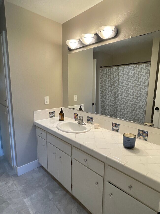 Building Photo - 8909 Dontree Way