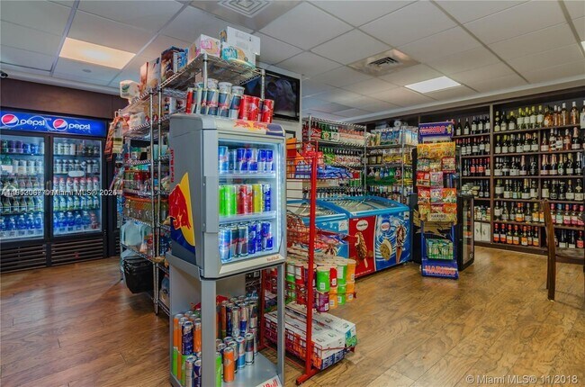 Building Photo - 1000 West Ave