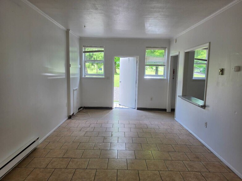 Building Photo - 1292 US-44