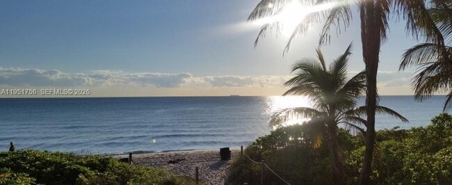 Building Photo - 1985 S Ocean Dr