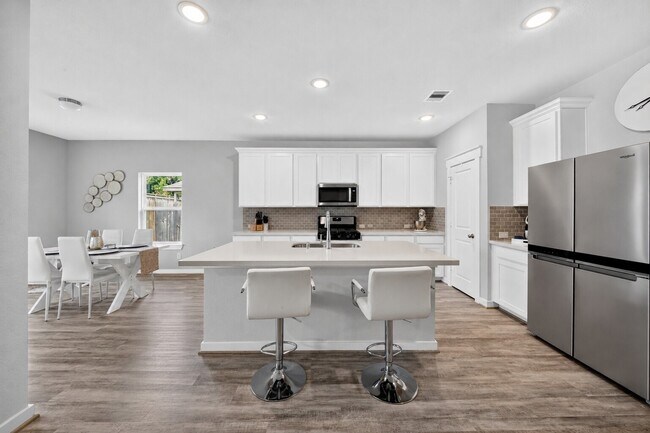 Building Photo - 40557 Mostyn Lake Dr
