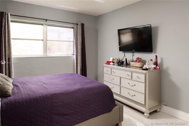 Building Photo - 7505 SW 82nd St