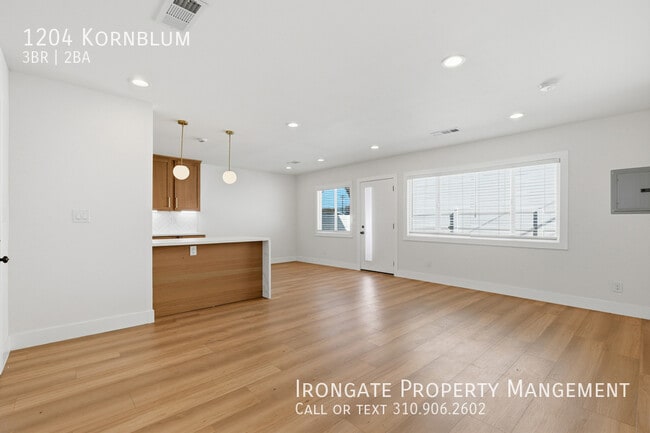 Building Photo - 1204 Kornblum-