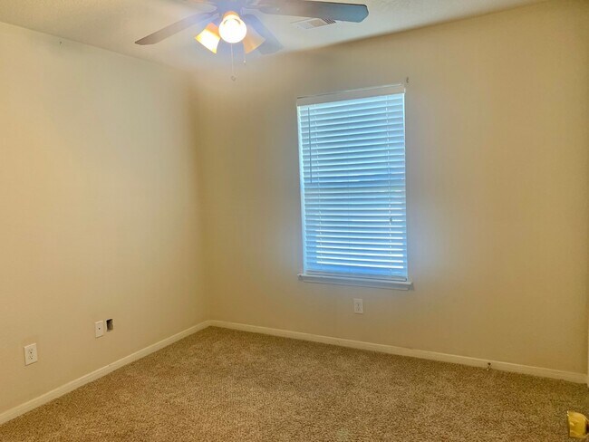 Building Photo - 18811 Elm Square Ct