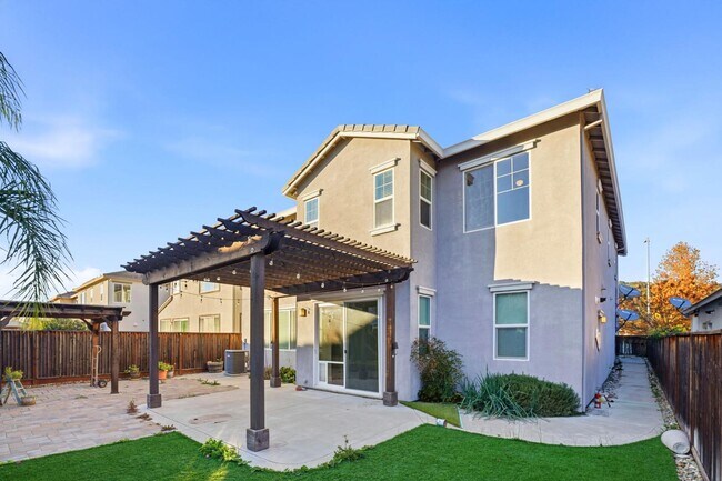 Building Photo - 1818 Tarragon Dr