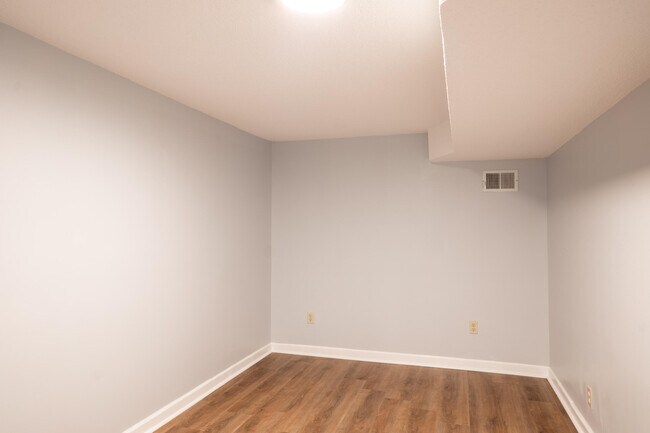 Building Photo - 400 Midland Dr