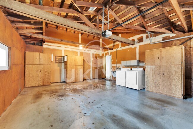 Building Photo - 4081 Oak Hill Rd