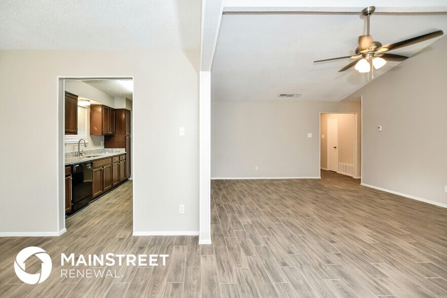 Building Photo - 1601 Chapman Dr