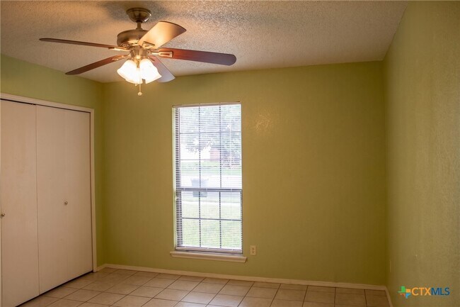 Building Photo - 2404 Fieldstone Dr