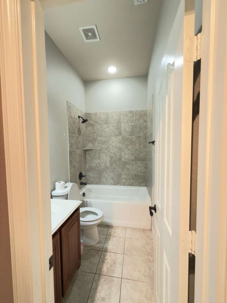 Building Photo - 521 Eastbrook Dr