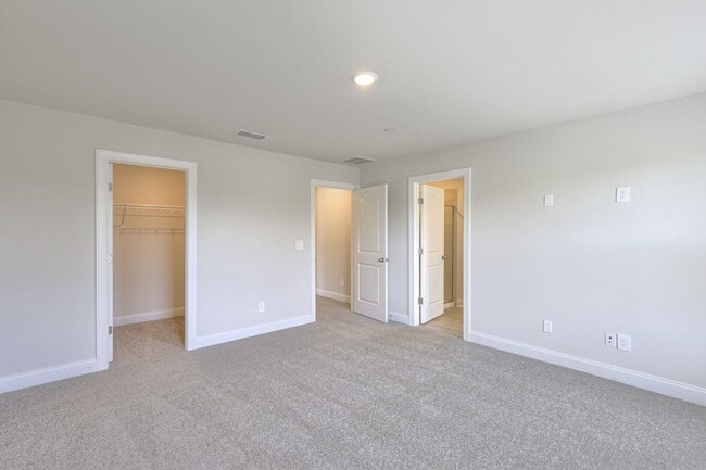 Building Photo - New Townhome in a prime location in Gallatin