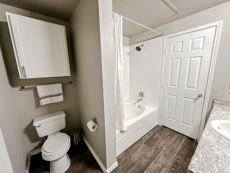 Building Photo - 6225 Saratoga Blvd