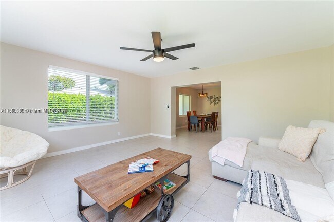 Building Photo - 510 SW 16th Ct