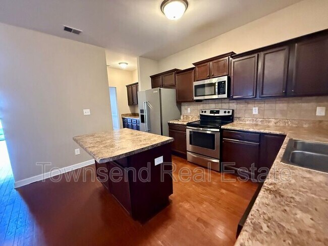 Building Photo - 2817 Blockade Runner Dr