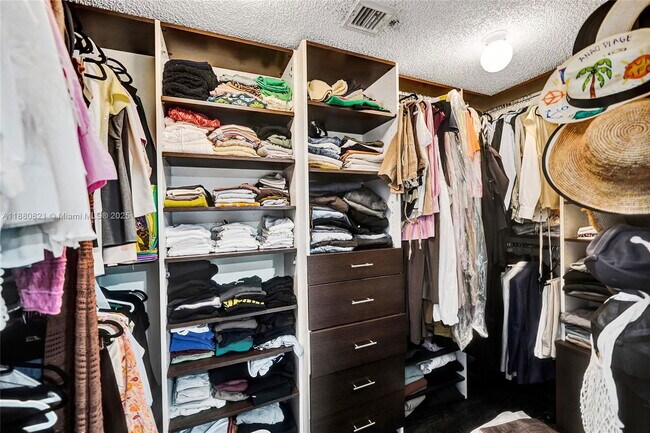 Building Photo - 4955 SW 33rd Ave