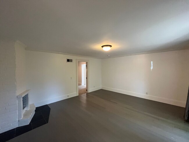 Building Photo - Charming 3 Bed 3.5 Bath home in Southwest ...