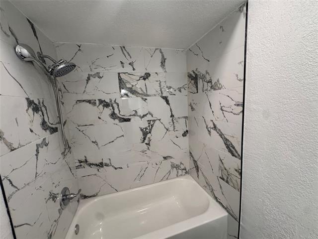 Building Photo - 3648 Country Club Dr W