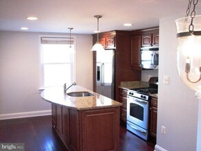 Building Photo - 1706 Willow Ave