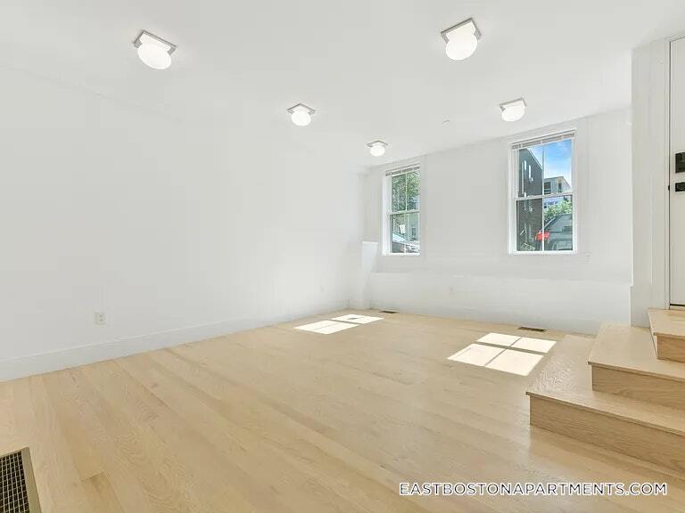 Building Photo - 86 Chelsea St