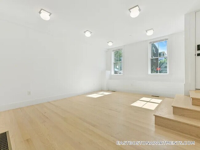 Building Photo - 86 Chelsea St