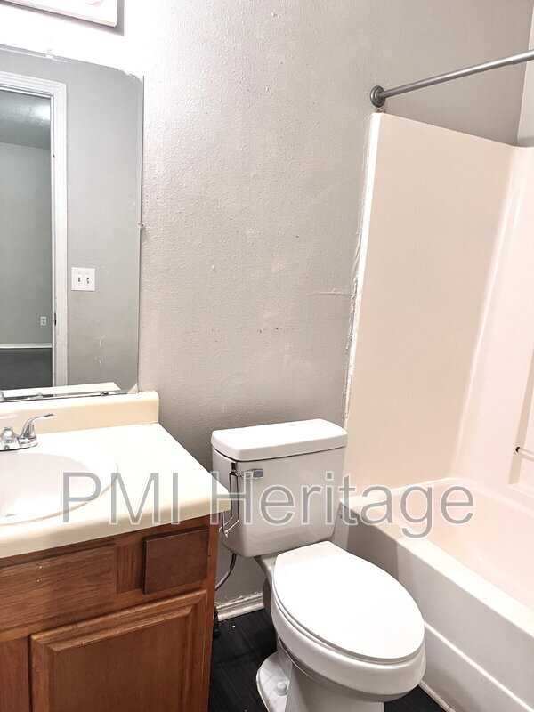 Building Photo - 809 E Huntsville Ave