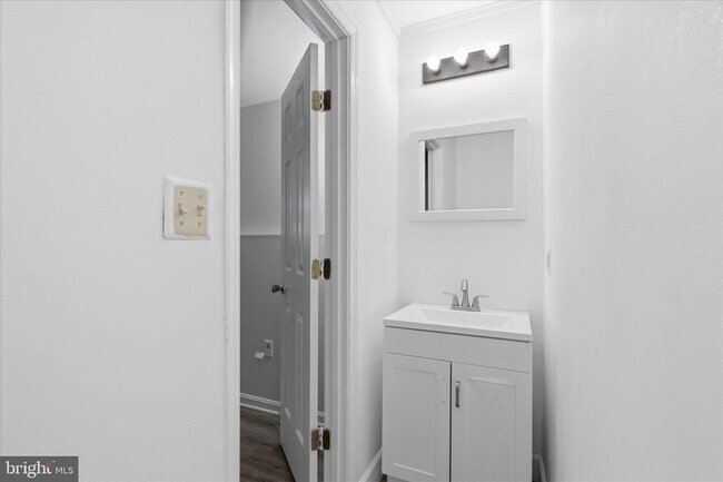 Building Photo - 8624 Sanderling Dr