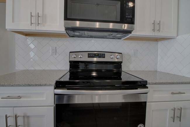 Building Photo - Pet Friendly Lehi Townhome