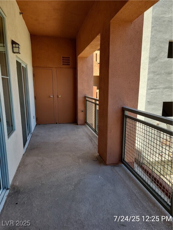 Building Photo - 63 E Agate Ave
