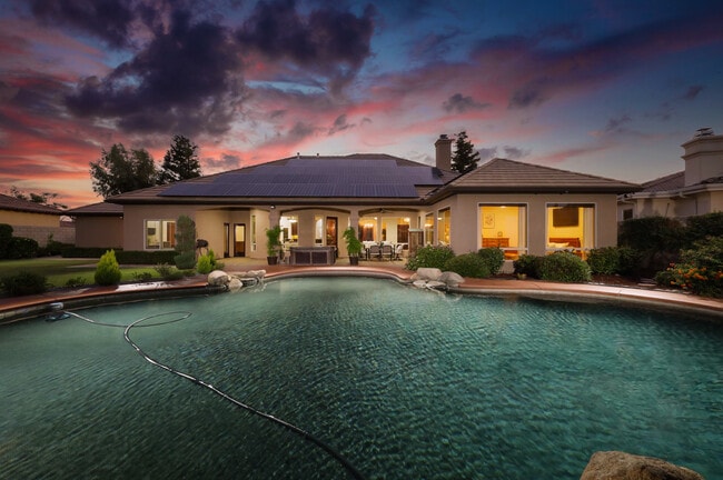 Building Photo - 2510 Tiverton Dr