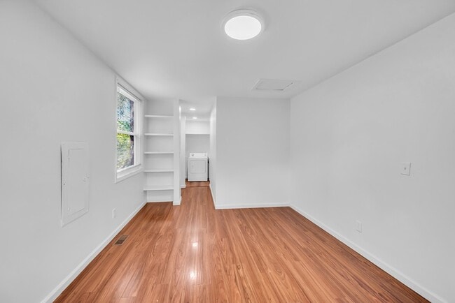 Building Photo - 3232 Hinkle Dr