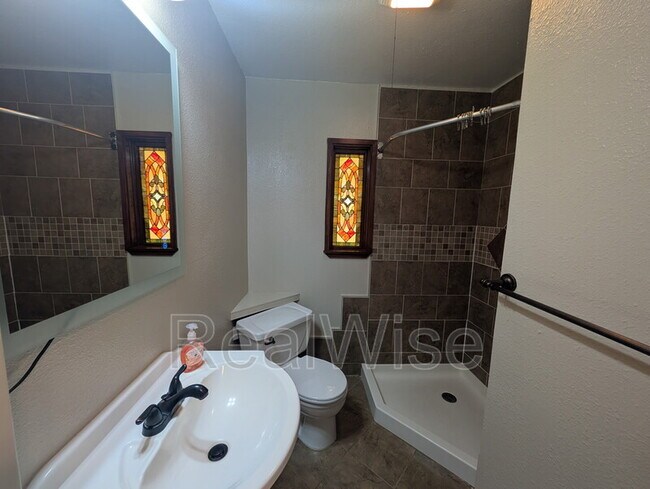 Building Photo - 501 NE Broadway St